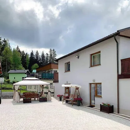 Alcatraz Z Jacuzzi Aparthotel