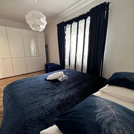 Alcatraz Z Jacuzzi Hotel apartamentowy *