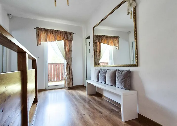 Alcatraz Z Jacuzzi アパートホテル 4*